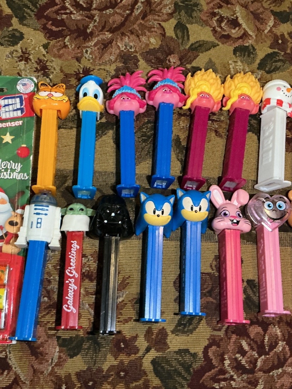 18 Pez Dispensers With Sonic Star Wars Wonder Woman hello kitty Garfield & more